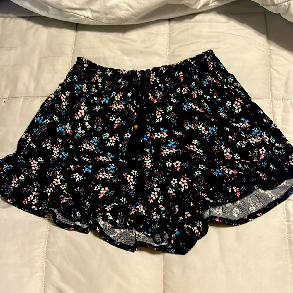Women’s shorts with ruffles size small